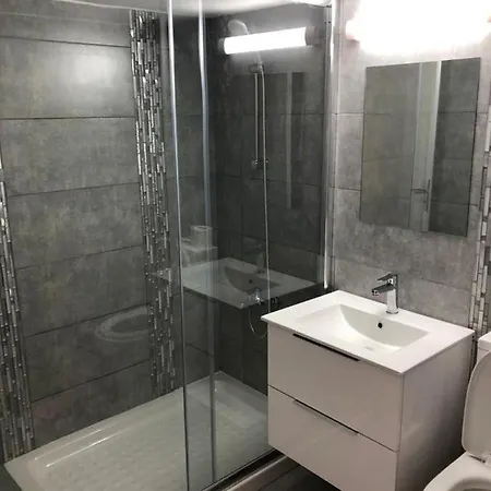 2 Bedroom Apartment Next To Beach Lejlighed